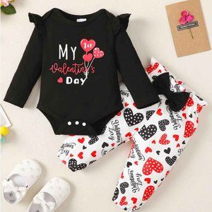 BABY GIRL GRAPHIC BODYSUIT AND HEART PRINT PANTS SET